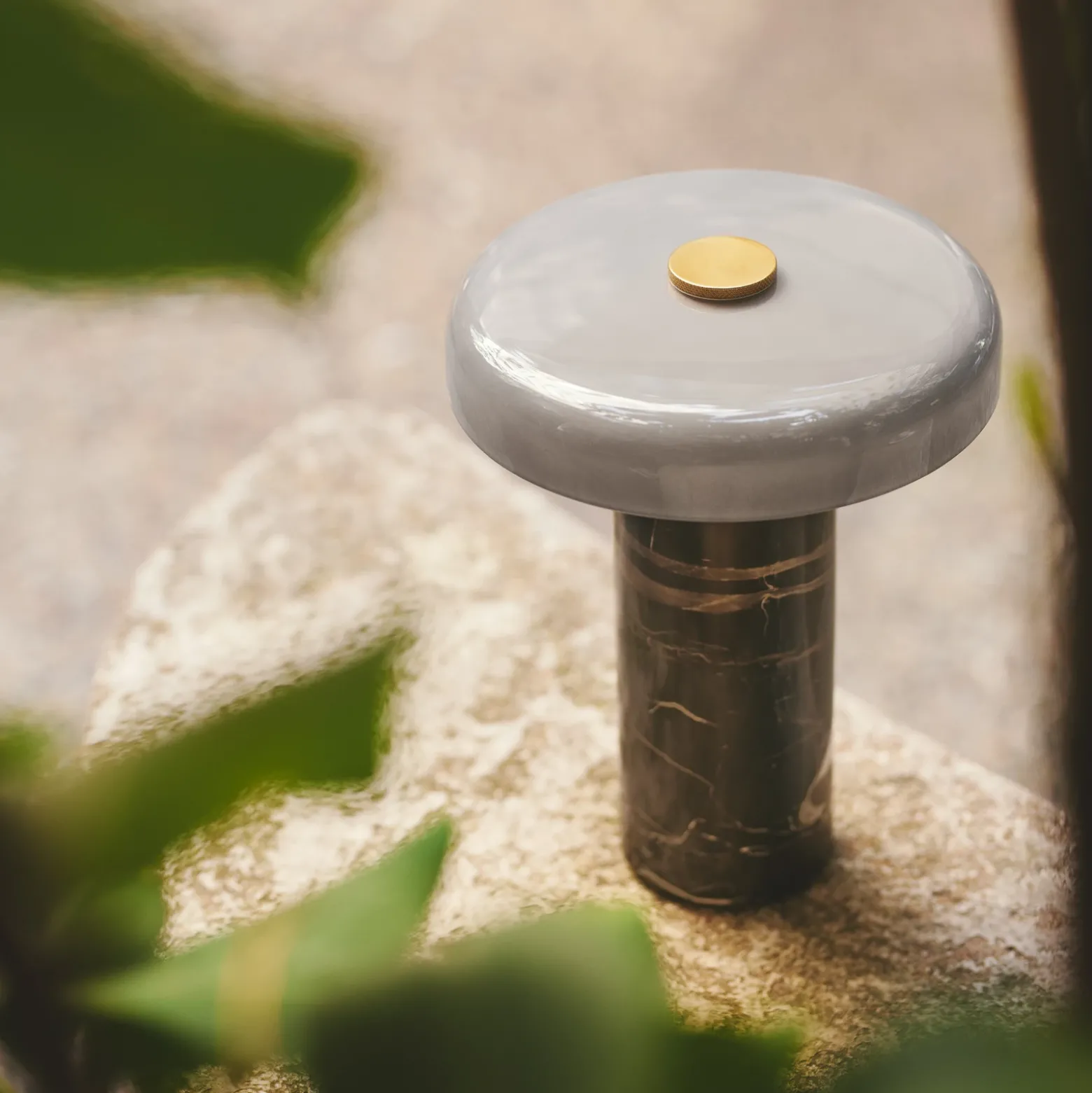 Trip LED lámpara de mesa recargable, gris / gris, mármol, vidrio, IP44