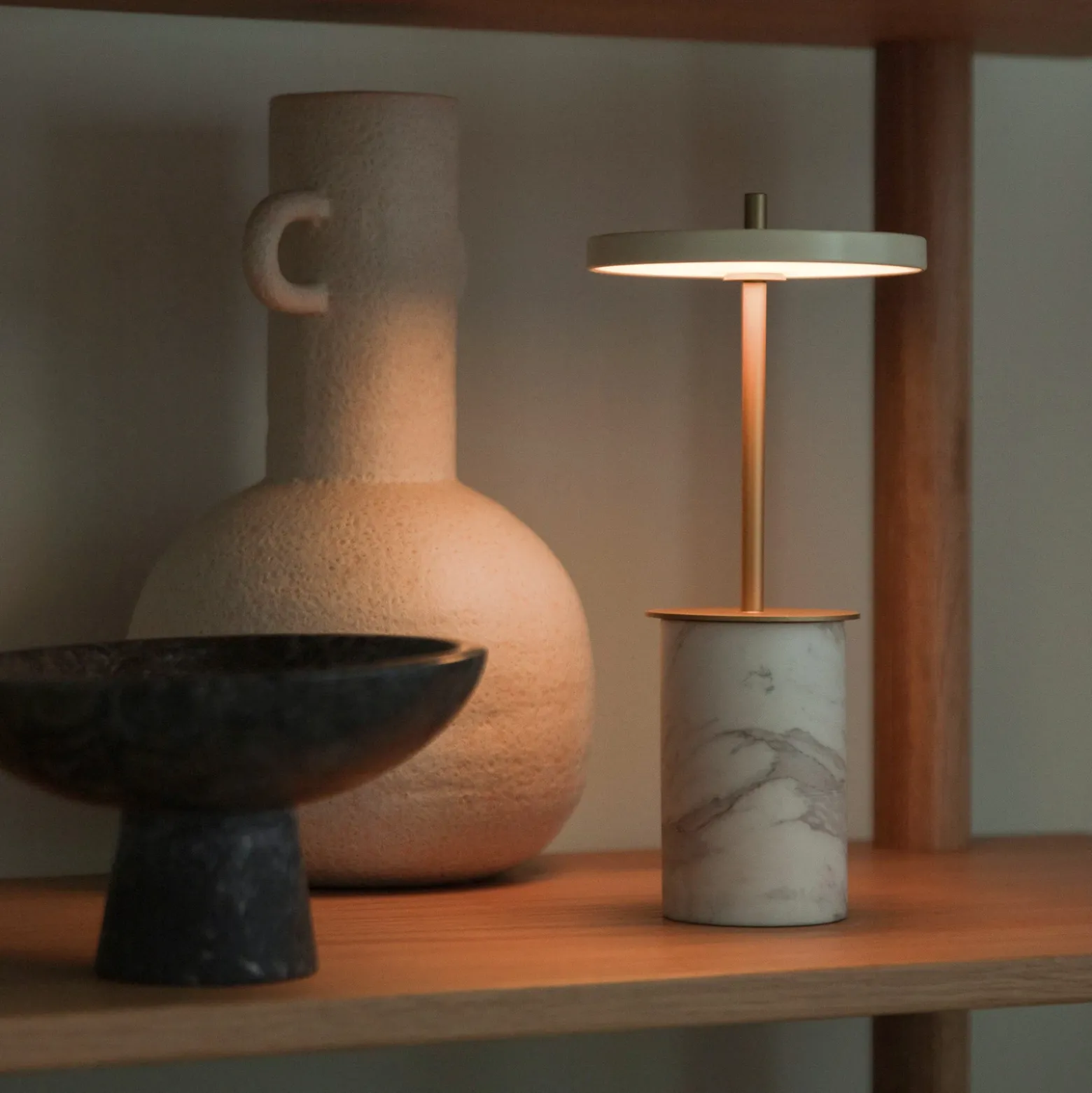 UMAGE lámpara de mesa LED recargable Asteria Move Mini, blanco 26 cm IP44