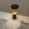 UMAGE lámpara de mesa LED recargable Asteria Move Mini, roja, 26 cm IP44