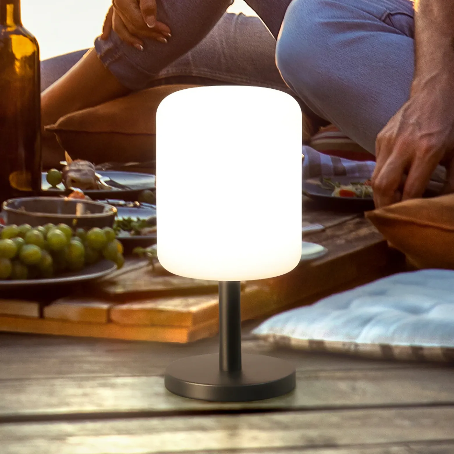 Volterra Pro LED lámpara de mesa recargable, IP54, RGBW, control remoto